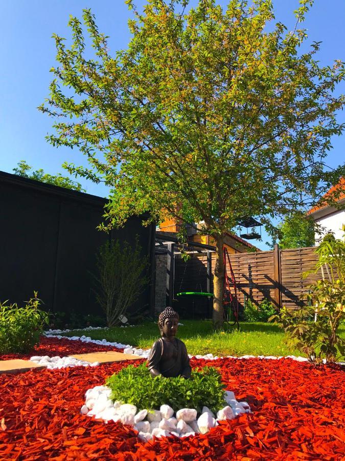 "Casa20200" 2 X Apartments Je 150Qm Fuer Business, Familien, Gruppen, Handwerker 15Min Von Berlin, Erdbeerhof, Outlet B5, 5Min Vom See Falkensee !! 2 Apartment Each 150Qm For Business , Families 15Min From Berlin!! Buitenkant foto