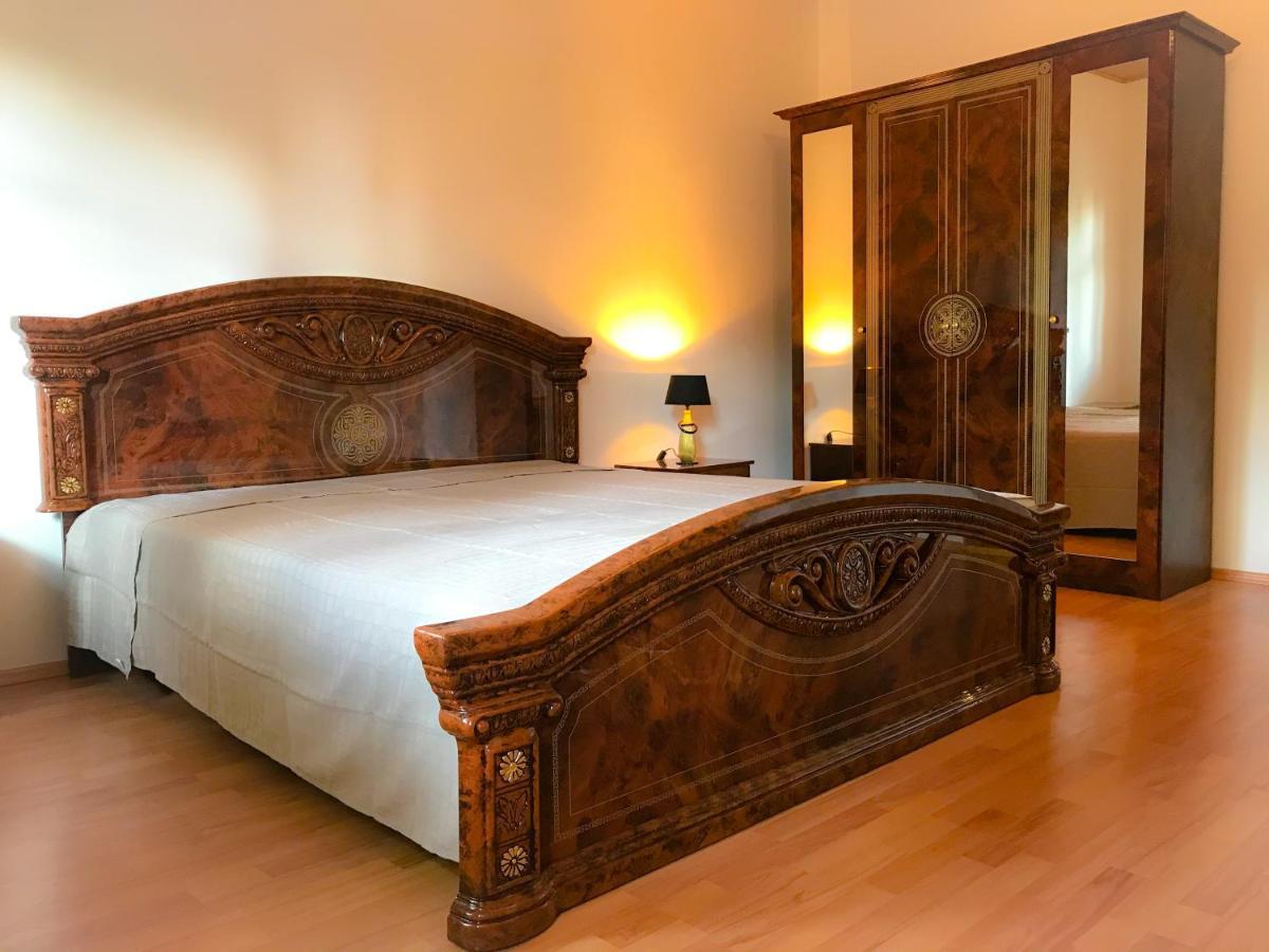 "Casa20200" 2 X Apartments Je 150Qm Fuer Business, Familien, Gruppen, Handwerker 15Min Von Berlin, Erdbeerhof, Outlet B5, 5Min Vom See Falkensee !! 2 Apartment Each 150Qm For Business , Families 15Min From Berlin!! Buitenkant foto