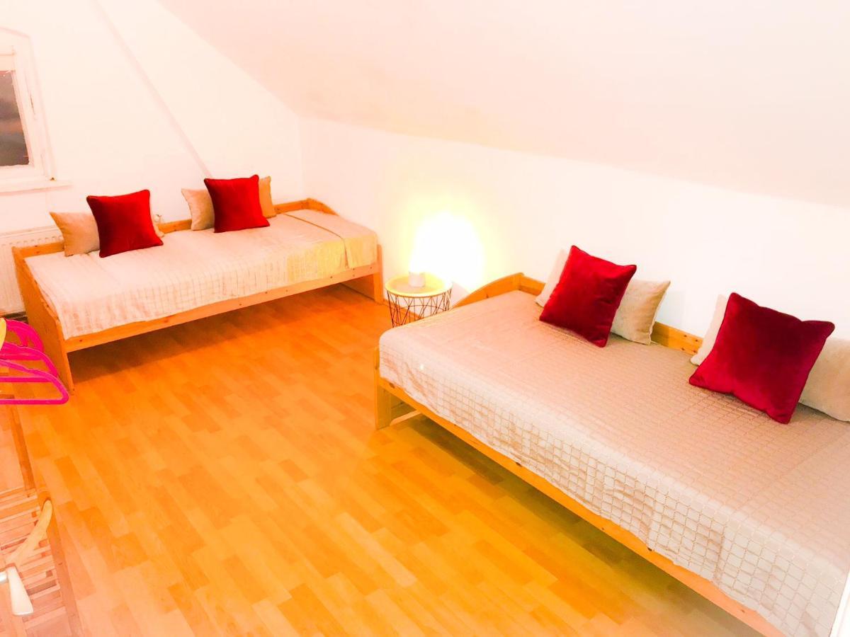 "Casa20200" 2 X Apartments Je 150Qm Fuer Business, Familien, Gruppen, Handwerker 15Min Von Berlin, Erdbeerhof, Outlet B5, 5Min Vom See Falkensee !! 2 Apartment Each 150Qm For Business , Families 15Min From Berlin!! Buitenkant foto