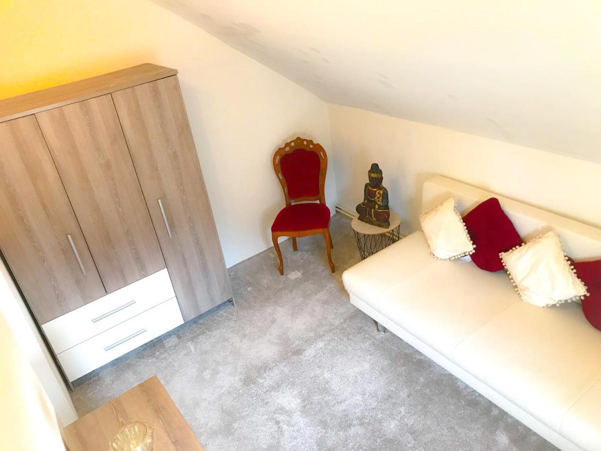 "Casa20200" 2 X Apartments Je 150Qm Fuer Business, Familien, Gruppen, Handwerker 15Min Von Berlin, Erdbeerhof, Outlet B5, 5Min Vom See Falkensee !! 2 Apartment Each 150Qm For Business , Families 15Min From Berlin!! Buitenkant foto