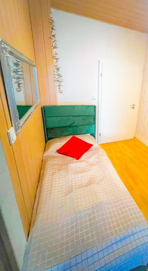 "Casa20200" 2 X Apartments Je 150Qm Fuer Business, Familien, Gruppen, Handwerker 15Min Von Berlin, Erdbeerhof, Outlet B5, 5Min Vom See Falkensee !! 2 Apartment Each 150Qm For Business , Families 15Min From Berlin!! Buitenkant foto